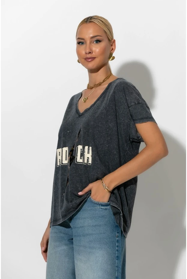 T-Shirt με V και στάμπα rock ανθρακί-μπεζ 