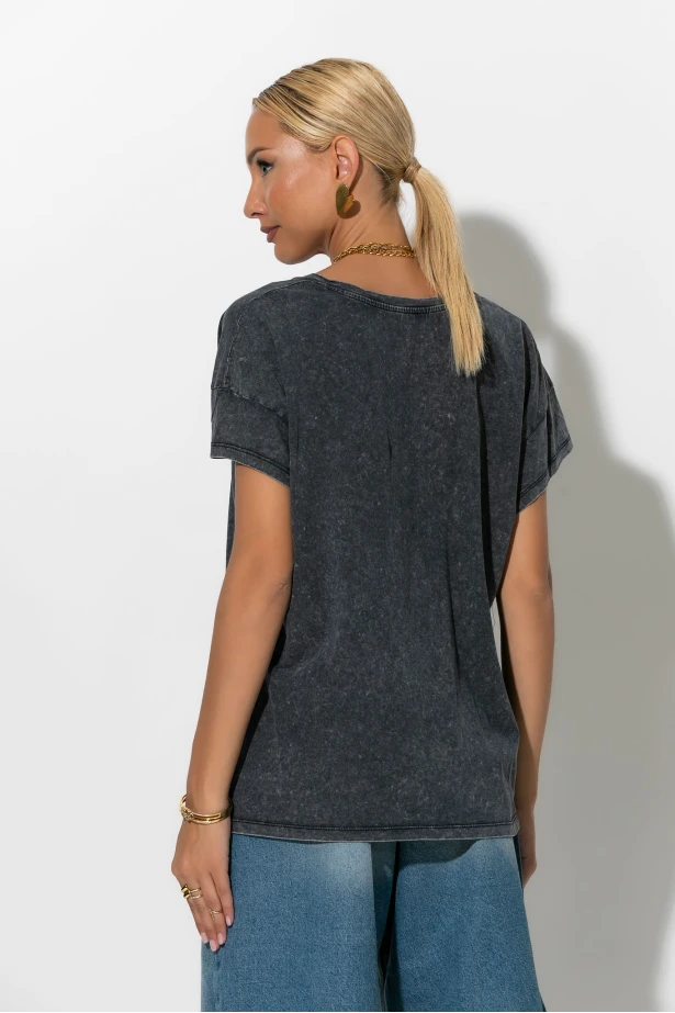 T-Shirt με V και στάμπα rock ανθρακί-μπεζ T-Shirt με V και στάμπα rock ανθρακί-μπεζ