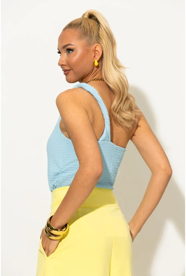 Crop top γκοφρέ με έναν ώμο και αγκράφα σιέλ