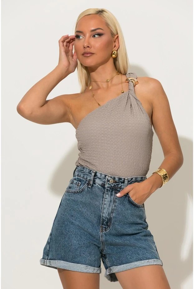 Crop top γκοφρέ με έναν ώμο και αγκράφα πούρο