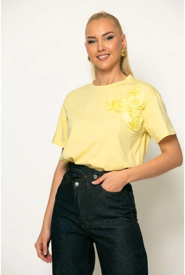 T-shirt με τούλινα λουλούδια στο πλάι κίτρινο