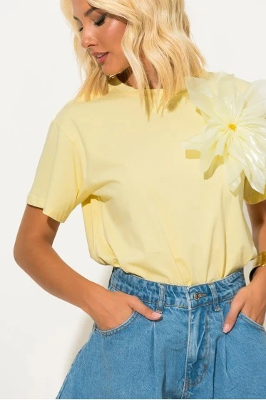 T-shirt με τούλινο λουλούδι κίτρινο