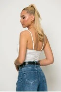 Crop top σατινέ με ρυθμιζόμενη τιράντα και αγκράφα στο στήθος λευκό