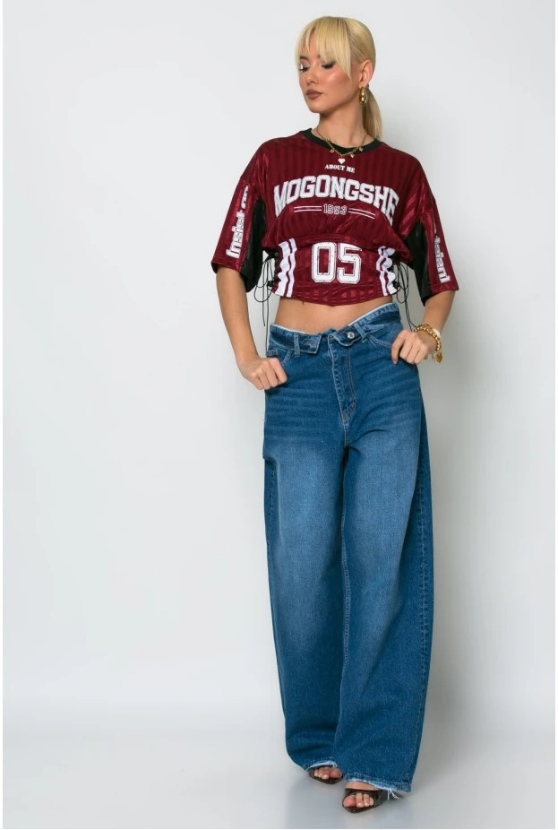 Cropped sport t-shirt με στάμπα με κορδόνια στο πλάι μπορντό