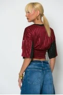 Cropped sport t-shirt με στάμπα με κορδόνια στο πλάι μπορντό