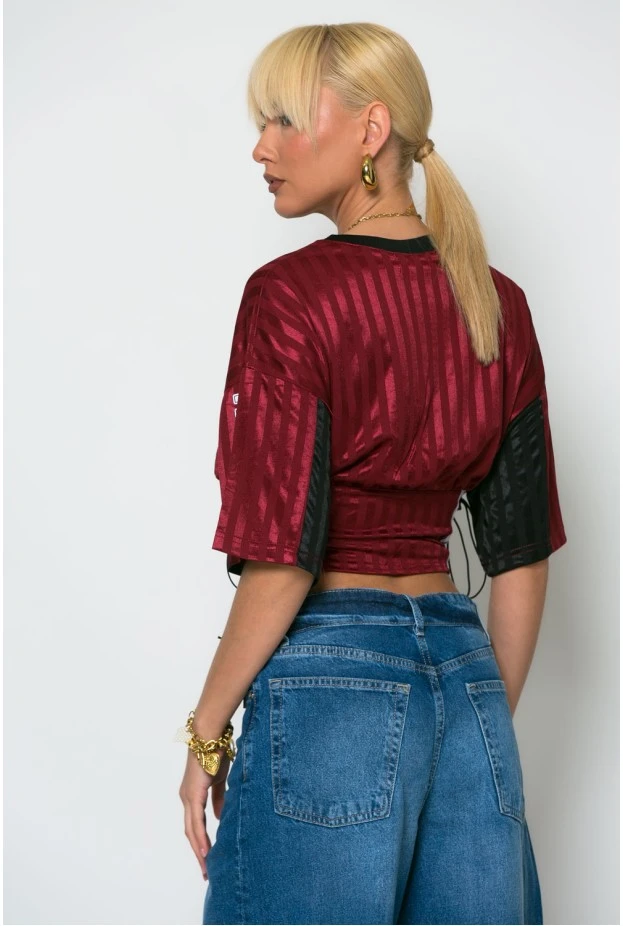Cropped sport t-shirt με στάμπα με κορδόνια στο πλάι μπορντό