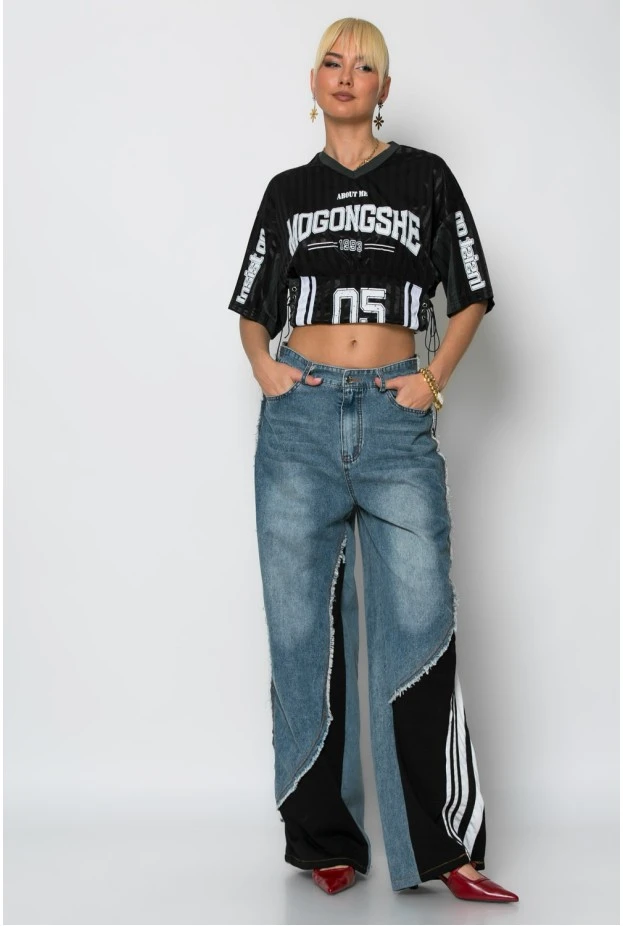 Cropped sport t-shirt με στάμπα με κορδόνια στο πλάι μαύρο