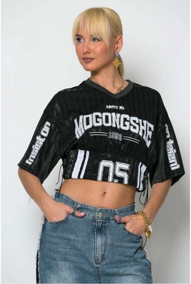 Cropped sport t-shirt με στάμπα με κορδόνια στο πλάι μαύρο