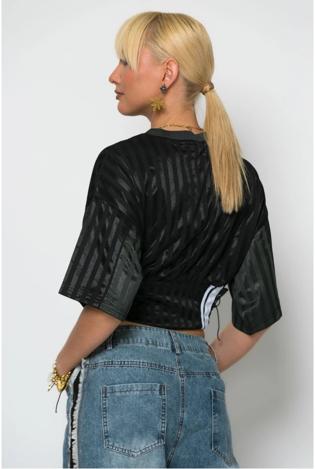 Cropped sport t-shirt με στάμπα με κορδόνια στο πλάι μαύρο