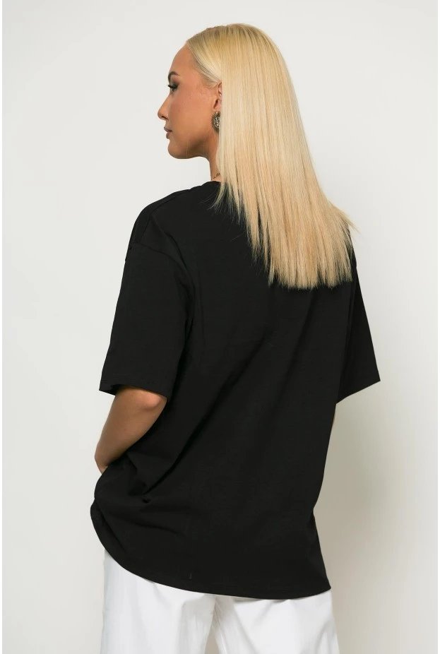Oversized t-shirt με λεπτομέρεια στον λαιμό και patch look μαύρο