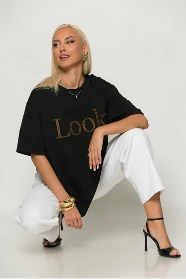 Oversized t-shirt με λεπτομέρεια στον λαιμό και patch look λευκό