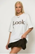 Oversized t-shirt με λεπτομέρεια στον λαιμό και patch look λευκό
