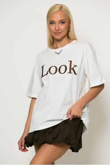 Oversized t-shirt με λεπτομέρεια στον λαιμό και patch look λευκό