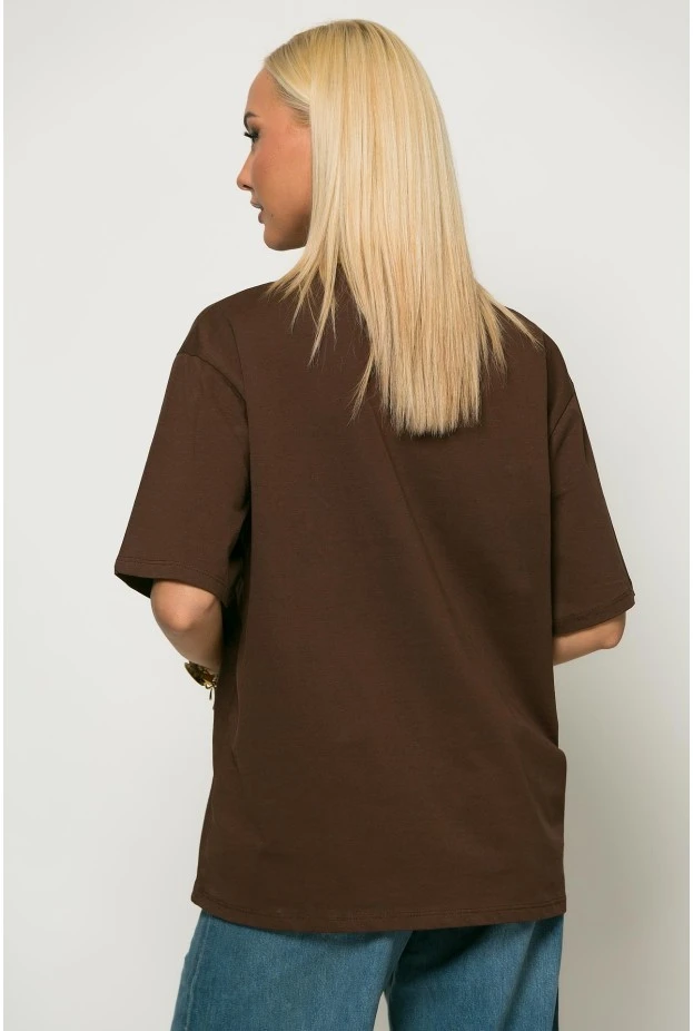 Oversized t-shirt με λεπτομέρεια στον λαιμό και patch look καφέ