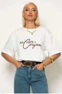 Oversized t-shirt με λεπτομέρεια αλυσίδα στην λαιμόκοψη και patch seja forte λευκό
