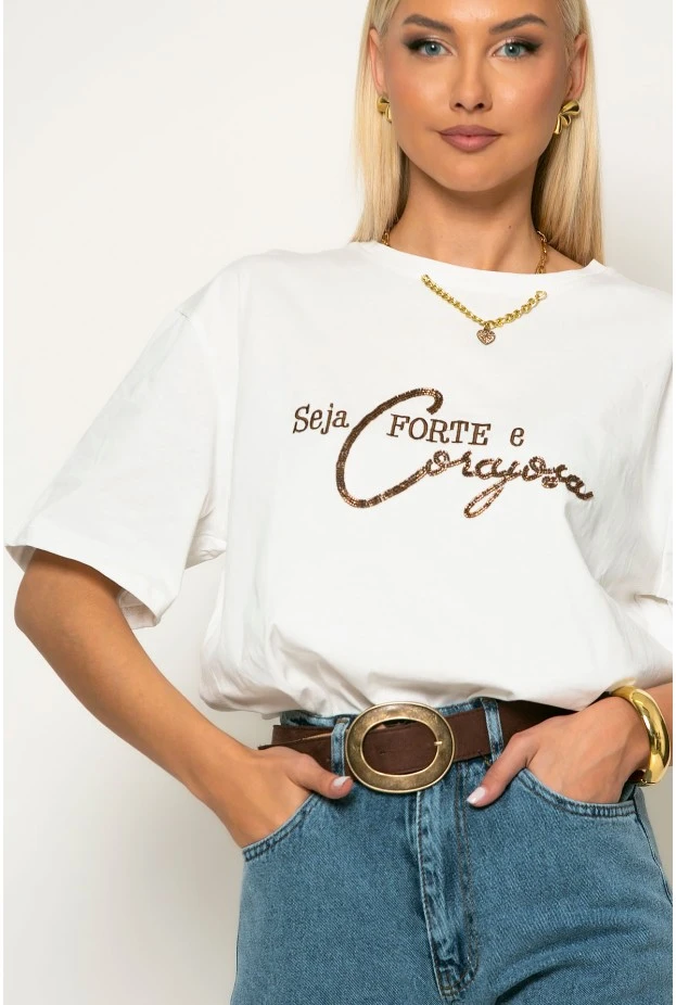 Oversized t-shirt με λεπτομέρεια αλυσίδα στην λαιμόκοψη και patch seja forte λευκό