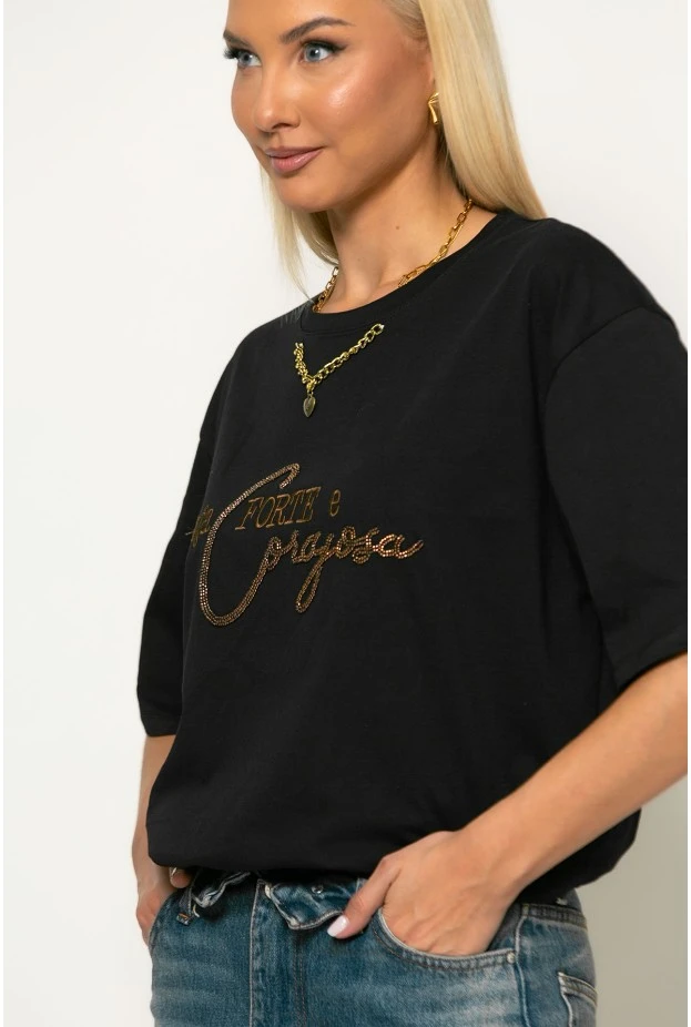 Oversized t-shirt με λεπτομέρεια αλυσίδα στην λαιμόκοψη και patch seja forte μαύρο