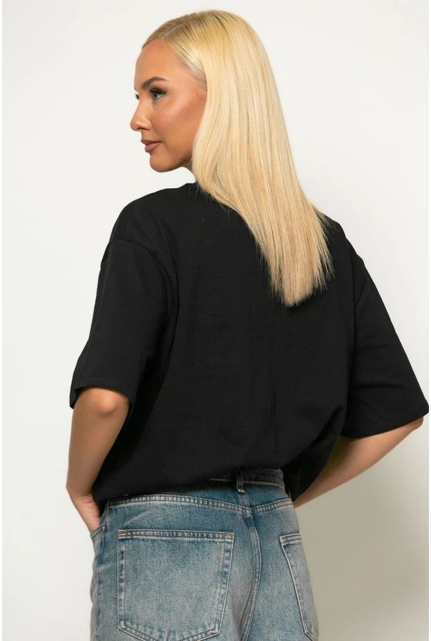 Oversized t-shirt με λεπτομέρεια αλυσίδα στην λαιμόκοψη και patch seja forte μαύρο