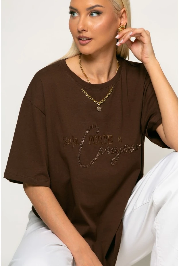 Oversized t-shirt με λεπτομέρεια αλυσίδα στην λαιμόκοψη και patch seja forte καφέ