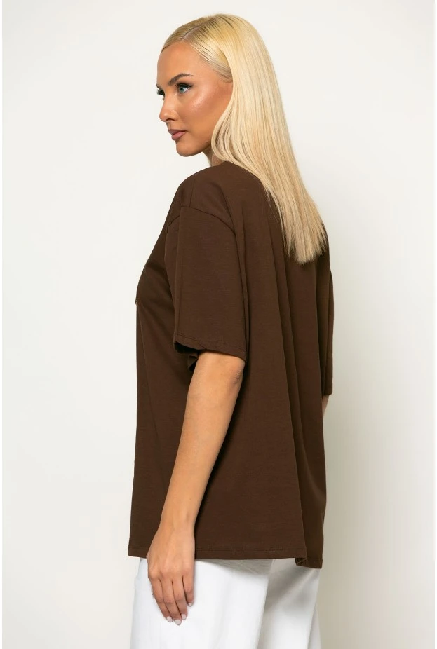 Oversized t-shirt με λεπτομέρεια αλυσίδα στην λαιμόκοψη και patch seja forte καφέ