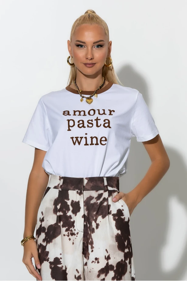 Μπλούζα με patch amour,pasta,wine λευκό-καφέ Μπλούζα με patch amour,pasta,wine λευκό-καφέ