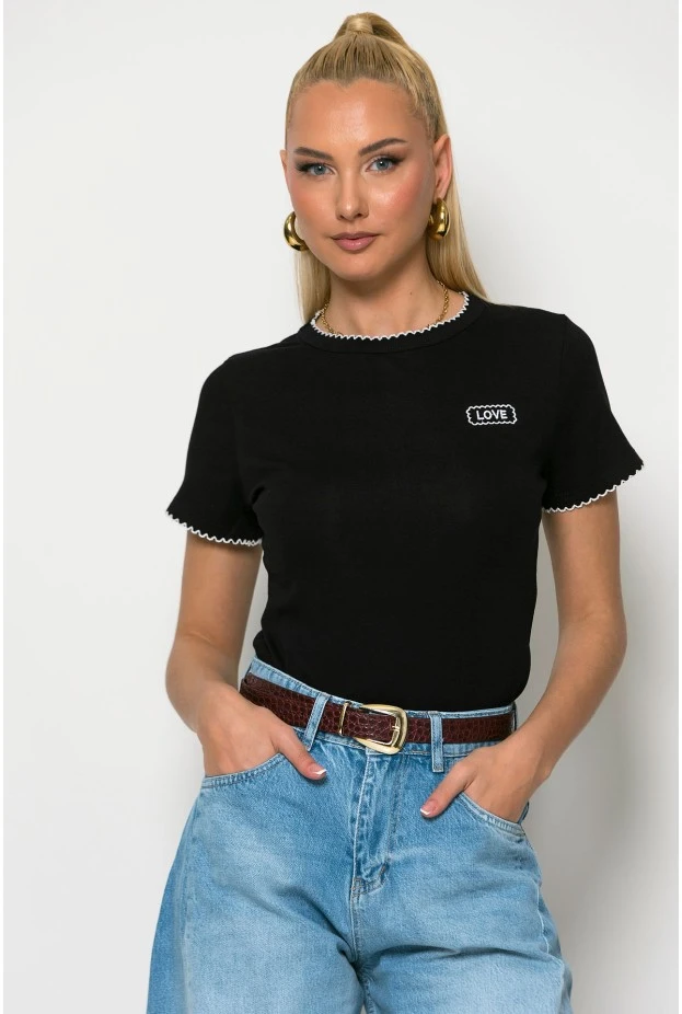 T-shirt με κεντητή λεπτομέρεια love μαύρο