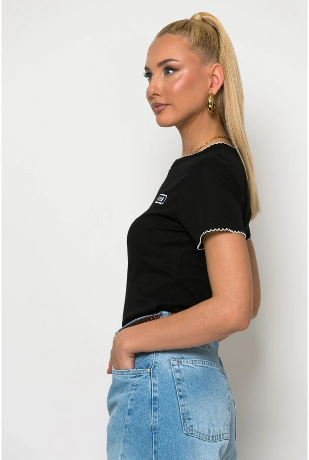 T-shirt με κεντητή λεπτομέρεια love μαύρο