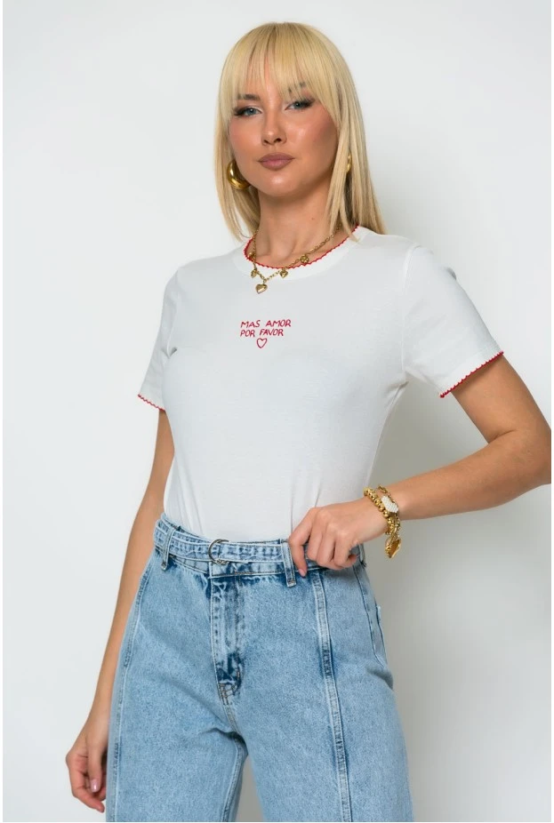 T-shirt με κόκκινες λεπτομέρειες mas amor λευκό