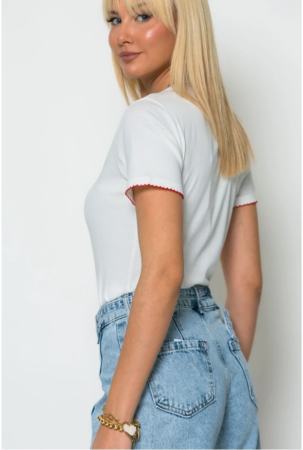 T-shirt με κόκκινες λεπτομέρειες mas amor λευκό