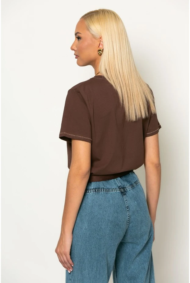 T-shirt με χρυσές λεπτομέρειες καφέ
