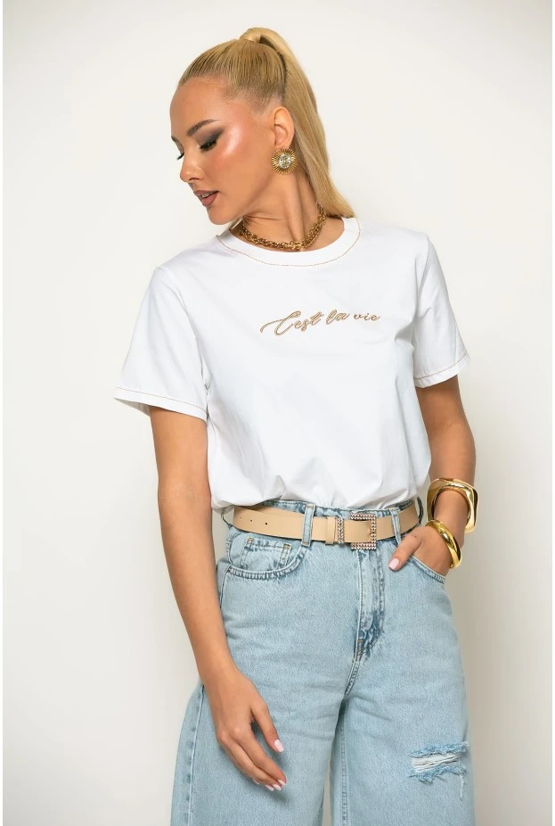 T-shirt με χρυσές λεπτομέρειες cest la vie λευκό-χρυσό