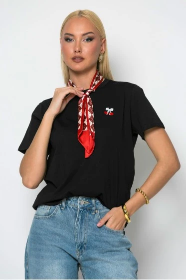 T-shirt με cherry και αποσπώμενο καρό μαντήλι λευκό