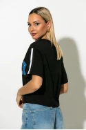 Cropped T-shirt με στάμπα saturday και ρίγες στα μανίκια μαύρο Cropped T-shirt με στάμπα saturday και ρίγες στα μανίκια μαύρο