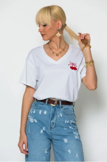 T-shirt με v και cherry λευκό