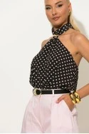 Μπλούζα τούλινη πουά halter neck με κόσμημα καφέ