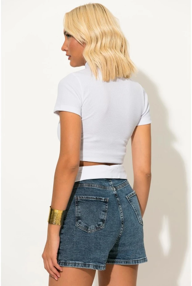 Crop top με μεταλλική λεπτομέρεια στο στήθος λευκό