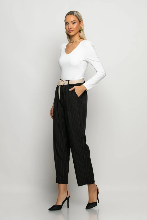 Loose fit παντελόνι ριγέ με λάστιχο στην μέση μαύρο Loose fit παντελόνι ριγέ με λάστιχο στην μέση μαύρο