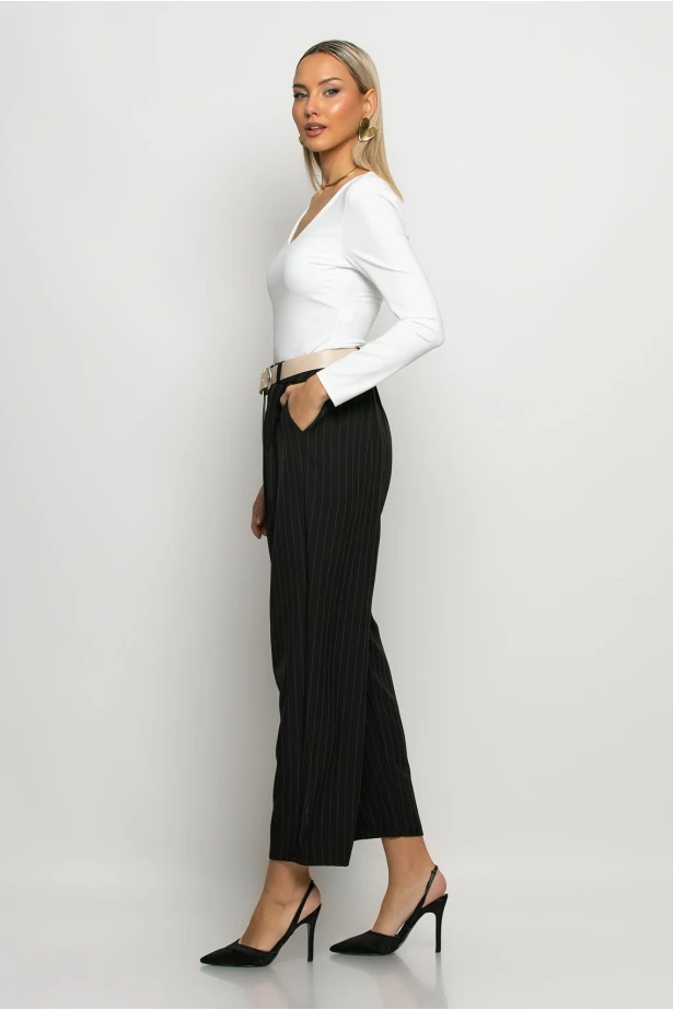 Loose fit παντελόνι ριγέ με λάστιχο στην μέση μαύρο Loose fit παντελόνι ριγέ με λάστιχο στην μέση μαύρο