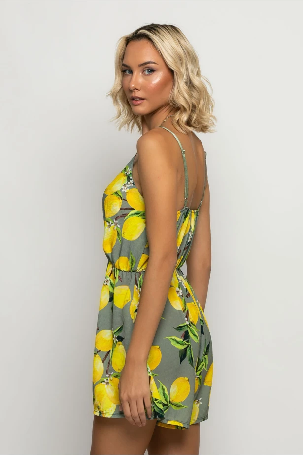 Ολόσωμο σορτς τιραντέ κρουαζέ με lemon print χακί Ολόσωμο σορτς τιραντέ κρουαζέ με lemon print χακί