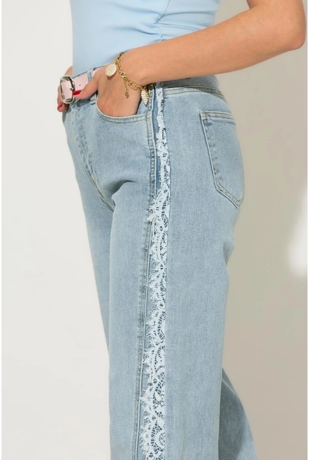 Jean straight leg με δαντέλα στο πλάι μπλε ανοιχτό