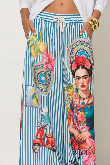 Παντελόνα ριγέ με print frida σιέλ