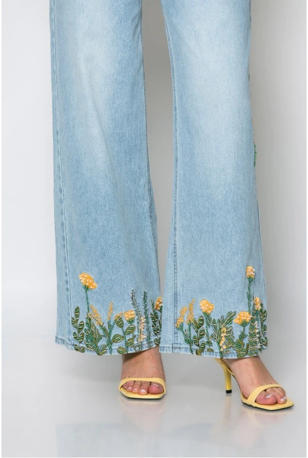 Jean wide leg με κεντητά flower σχέδια μπλε ανοιχτό