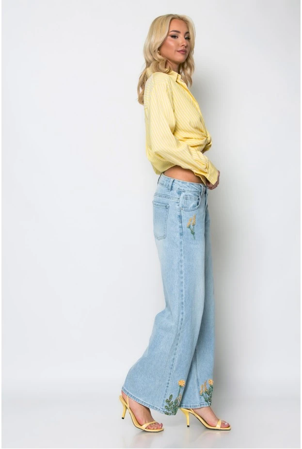 Jean wide leg με κεντητά flower σχέδια μπλε ανοιχτό