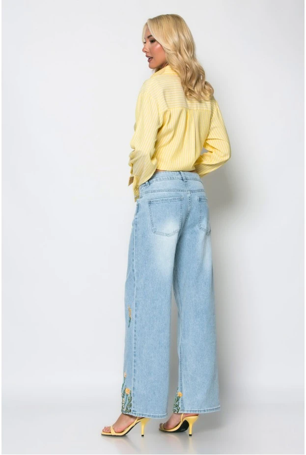 Jean wide leg με κεντητά flower σχέδια μπλε ανοιχτό