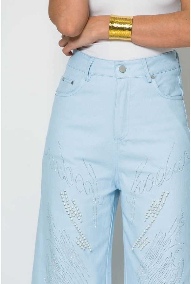 Jean wide leg με πέρλες και στρας σιέλ