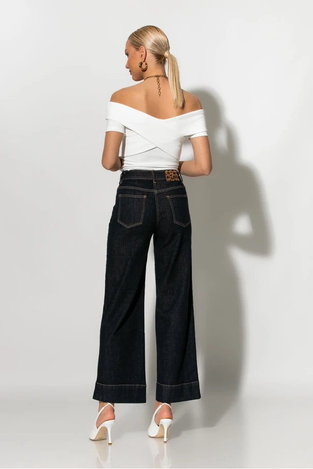 Jean mom fit με λεοπάρ λεπτομέρεια πίσω μπλε ντένιμ Jean mom fit με λεοπάρ λεπτομέρεια πίσω μπλε ντένιμ