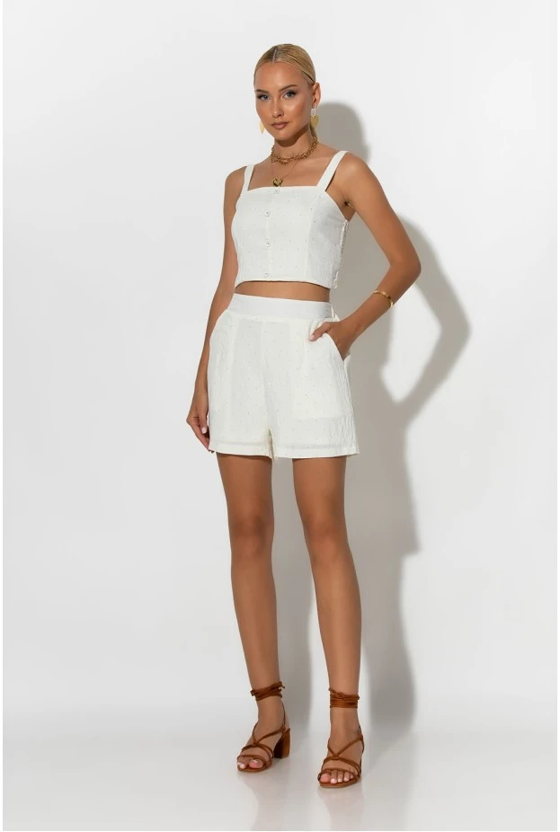 Σετ crop top με σφηγκοφωλιά πίσω και σορτς με στρας λευκό