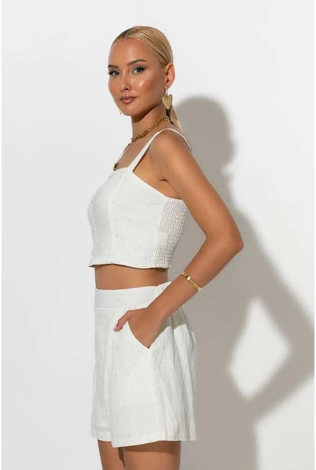 Σετ crop top με σφηγκοφωλιά πίσω και σορτς με στρας λευκό