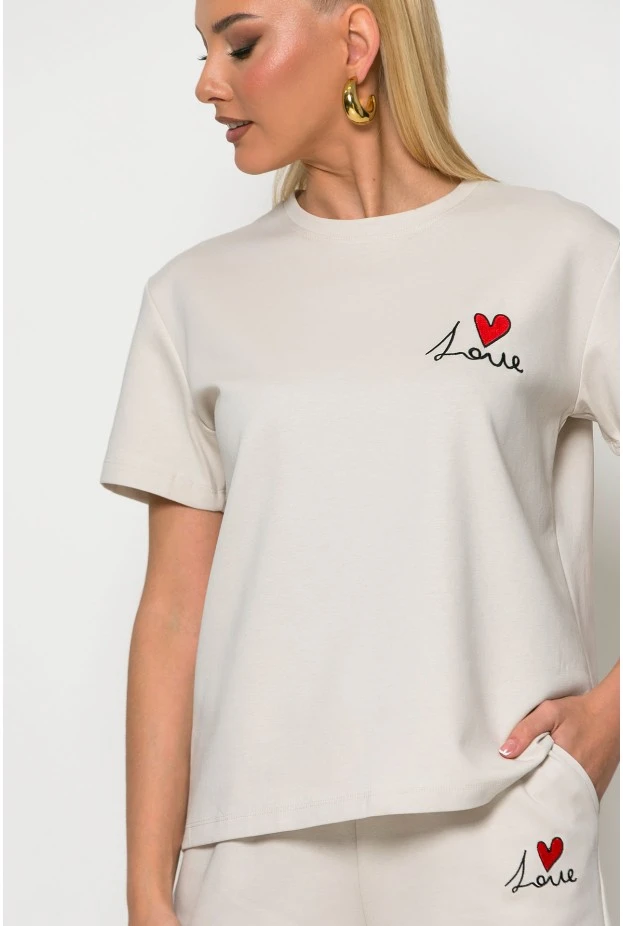 Σετ μπλούζα και βερμούδα με patch love μπεζ