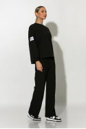 Σετ παντελόνα και oversized μπλούζα με pach στο μανίκι μαύρο Σετ παντελόνα και oversized μπλούζα με pach στο μανίκι μαύρο
